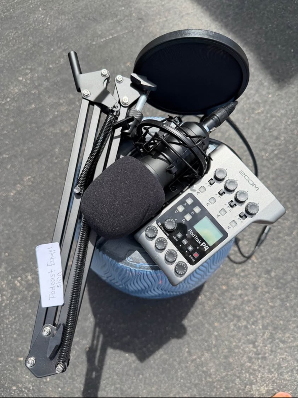 Zoom PodTrak P4 Portable Recorder with Black Microphone and Boom Arm Bundle